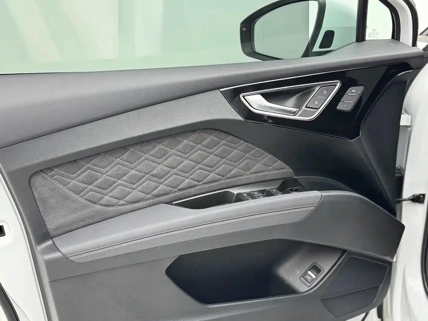 Audi Q4 e-tron 2023 50 e-tron quattro Premium Edition — миниатюра 12