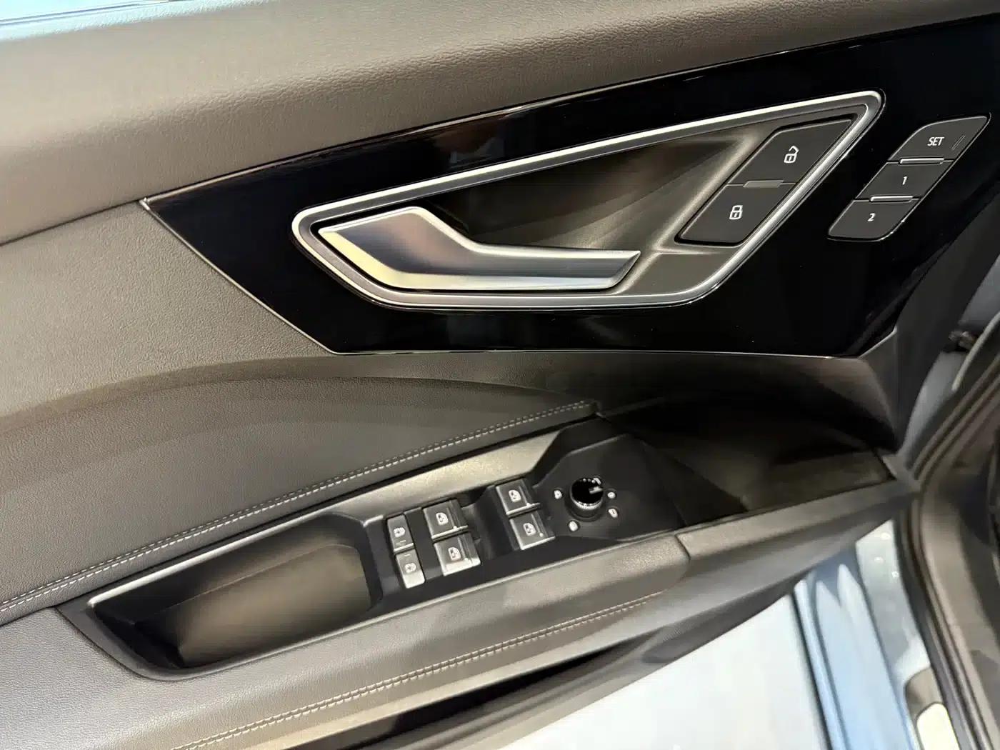 Audi Q4 e-tron 2023 Model 40 e-tron Trailblazer Night Edition — миниатюра 6