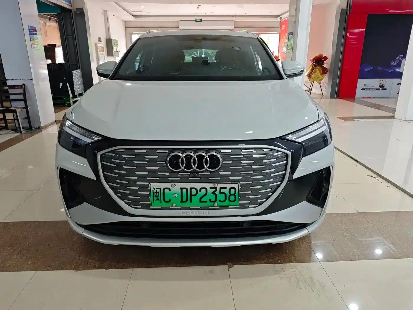 Audi Q4 e-tron 2022 40 e-tron First Edition — миниатюра 2