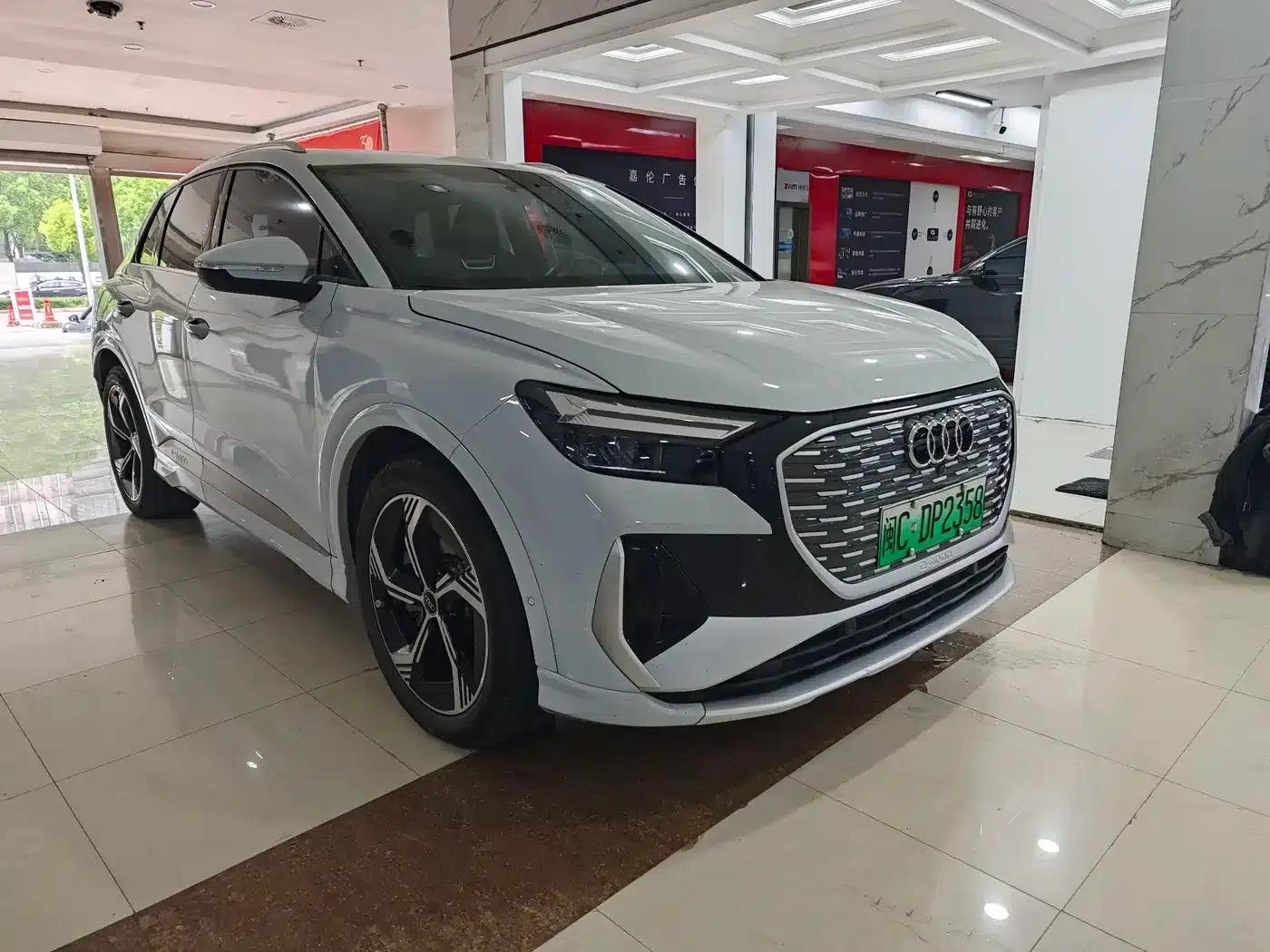 Audi Q4 e-tron 2022 40 e-tron First Edition — миниатюра 3