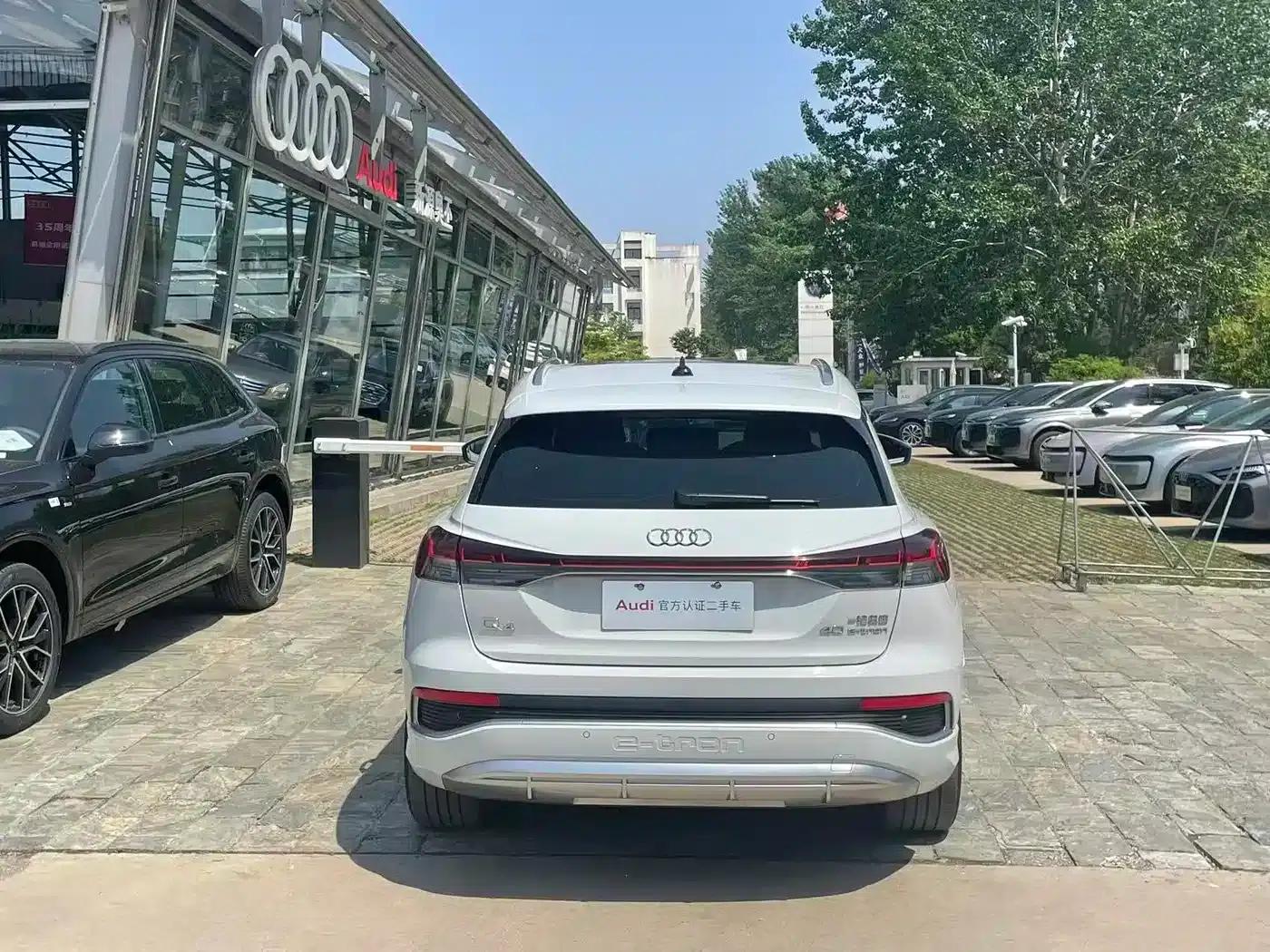 Audi Q4 e-tron 2023 Model 40 e-tron Trailblazer — миниатюра 9