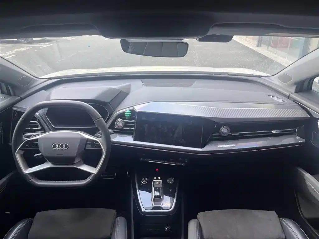 Audi Q4 e-tron 2023 Model 40 e-tron Trailblazer — миниатюра 6