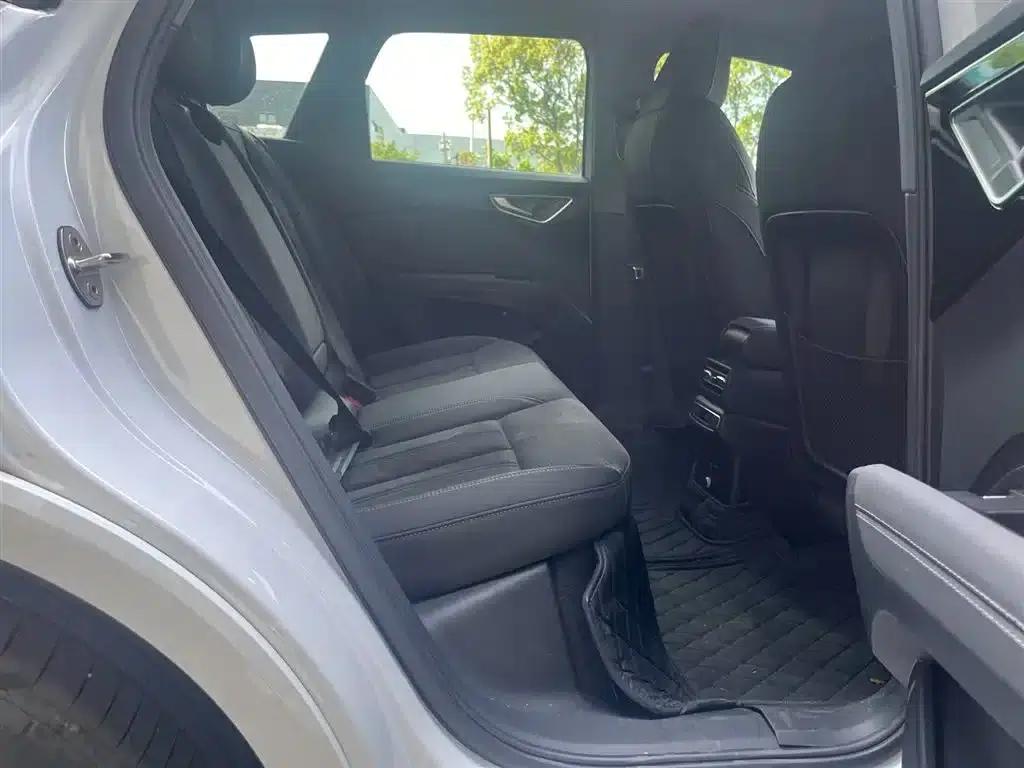 Audi Q4 e-tron 2023 Model 40 e-tron Trailblazer — миниатюра 10