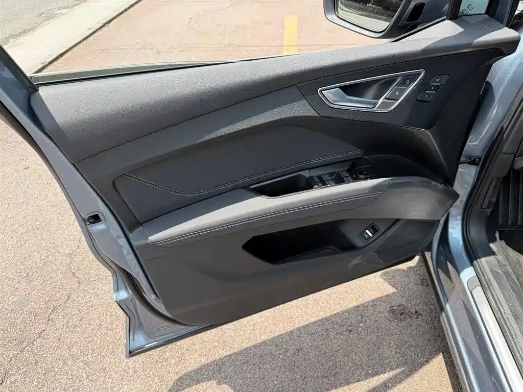 Audi Q4 e-tron 2022 Model 40 e-tron Trailblazer — миниатюра 6
