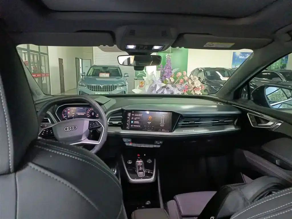 Audi Q4 e-tron 2022 40 e-tron Adventure Edition — миниатюра 6