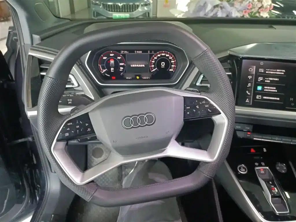 Audi Q4 e-tron 2022 40 e-tron Adventure Edition — миниатюра 7