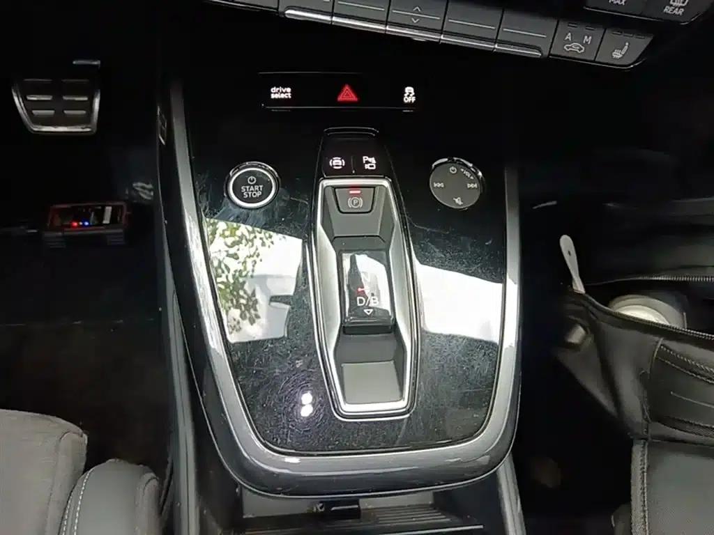 Audi Q4 e-tron 2023 Model 40 e-tron Trailblazer Night Edition — миниатюра 14