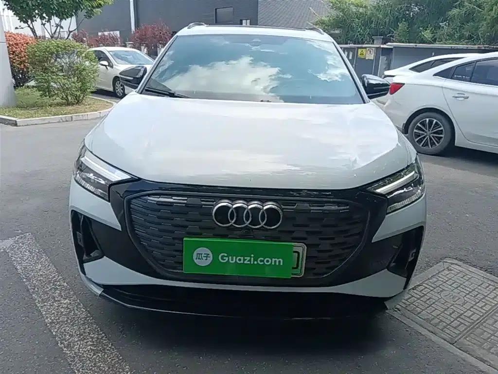 Audi Q4 e-tron 2023 Model 40 e-tron Trailblazer Night Edition — миниатюра 3