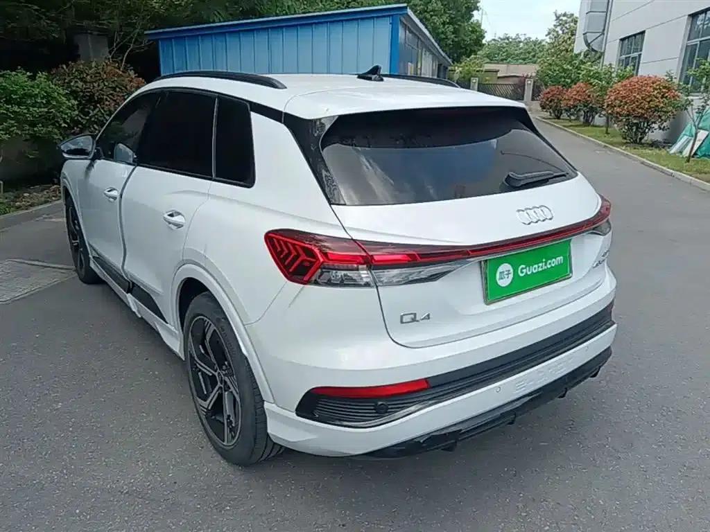 Audi Q4 e-tron 2023 Model 40 e-tron Trailblazer Night Edition — миниатюра 5