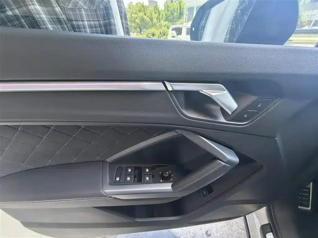 Audi Q3 Sportback 2025 quattro 45th Anniversary Edition 40TFSI Fashion Model — миниатюра 11