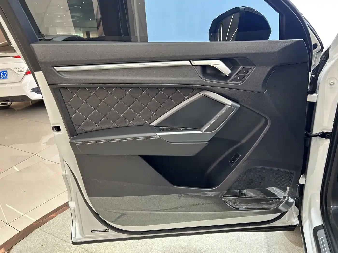 Audi Q3 Sportback 2024 40 TFSI Fashion Edition — миниатюра 8