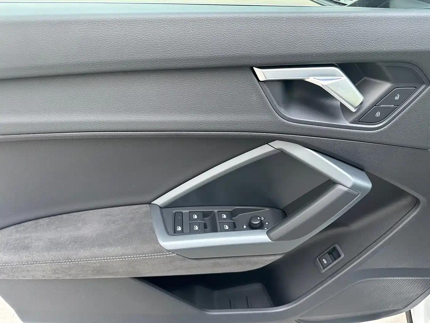 Audi Q3 Sportback 2023 35 TFSI Progressive (1.4T) — миниатюра 11