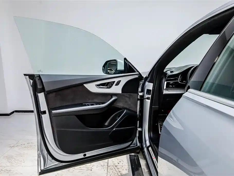 Audi Q8 2019 55 TFSI Dynamic Edition — миниатюра 25