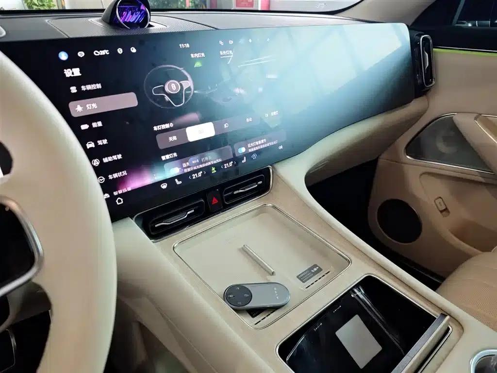 Wenjie M8 2025 Range Extended Max+ Version 53.4kWh 5-Seat Version (192-line LiDAR) — миниатюра 13