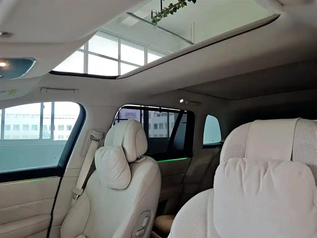 Wenjie M8 2025 Range Extended Max+ Version 53.4kWh 5-Seat Version (192-line LiDAR) — миниатюра 16
