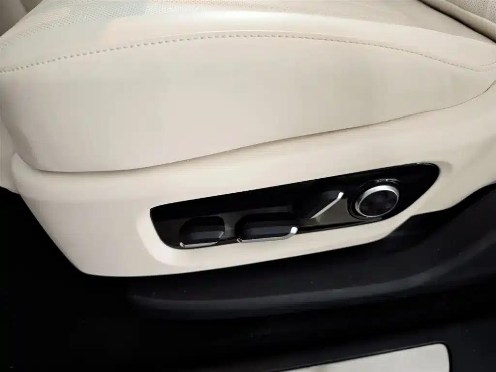 Wenjie M8 2025 Range Extended Max+ Version 53.4kWh 5-Seat Version (192-line LiDAR) — миниатюра 18