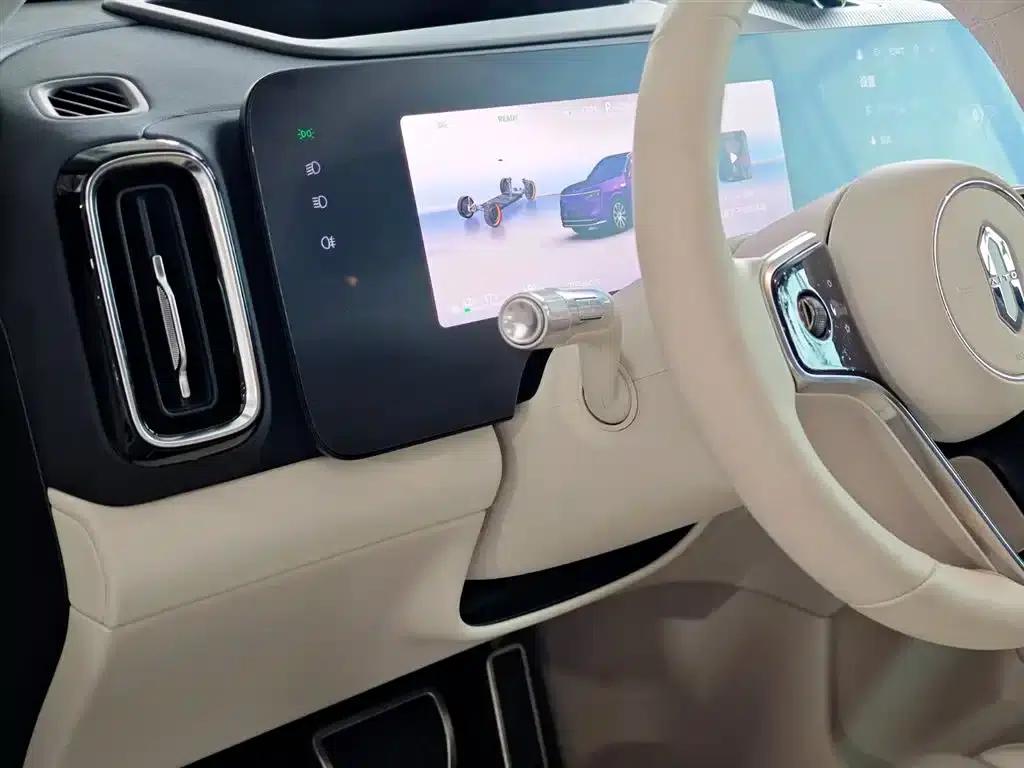 Wenjie M8 2025 Range Extended Max+ Version 53.4kWh 5-Seat Version (192-line LiDAR) — миниатюра 10