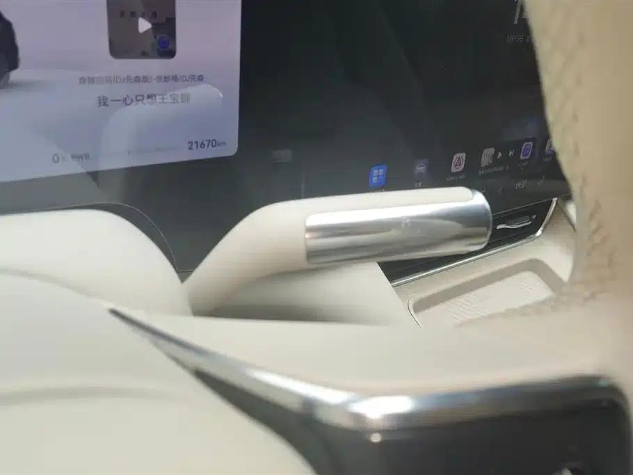 Wenjie M8 2025 Extended Range Ultra Edition 53.4kWh 5-Seat Version (192-line LiDAR) — миниатюра 16