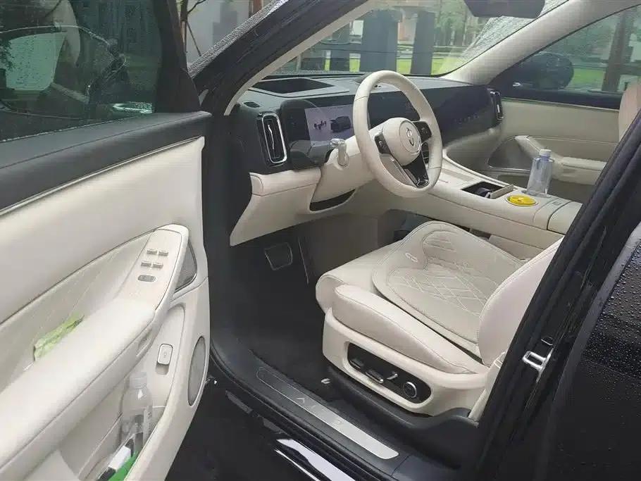Wenjie M8 2025 Extended Range Ultra Edition 53.4kWh 5-Seat Version (192-line LiDAR) — миниатюра 9