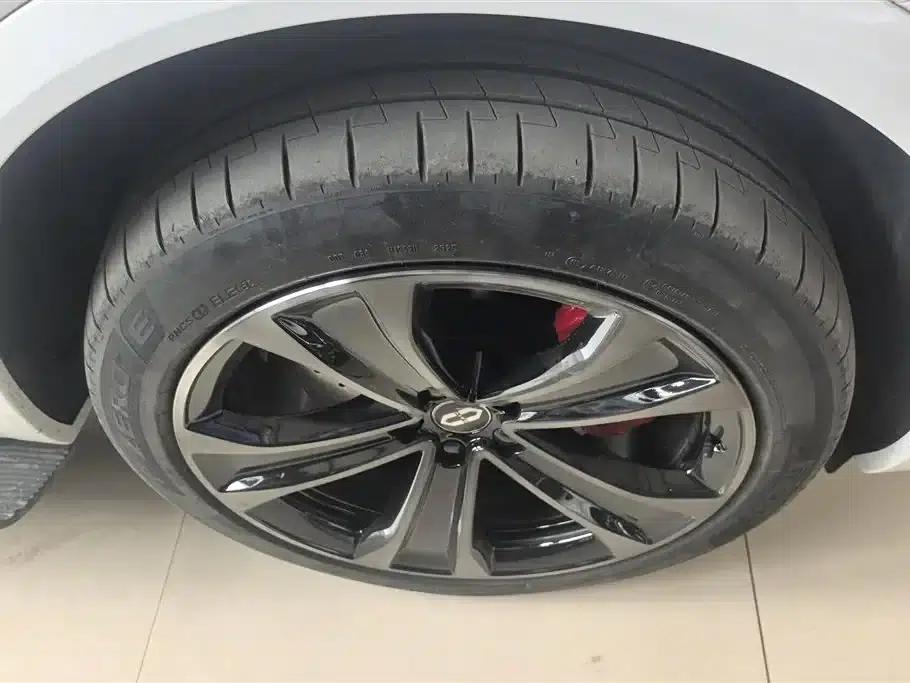 Wenjie M8 2025 Ultra Extended Range Edition (53.4kWh, 6-seater, 192-line LiDAR) — миниатюра 6