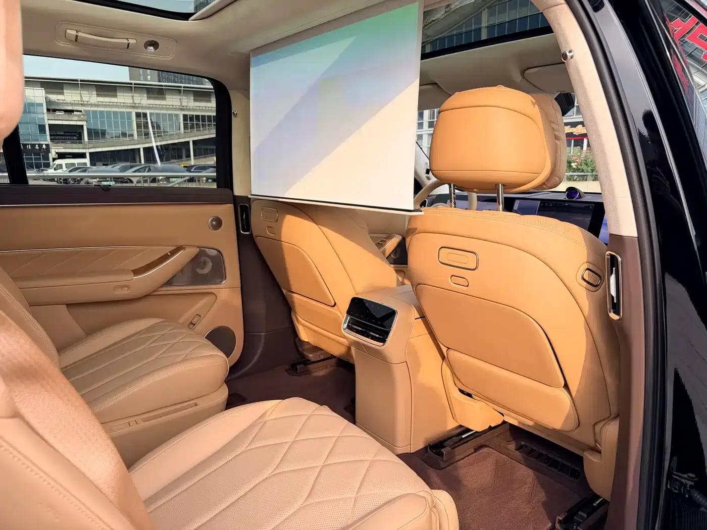 Wenjie M8 2025 Range Extended Ultra Edition 53.4kWh 6-Seat Version (192-line LiDAR) — миниатюра 14