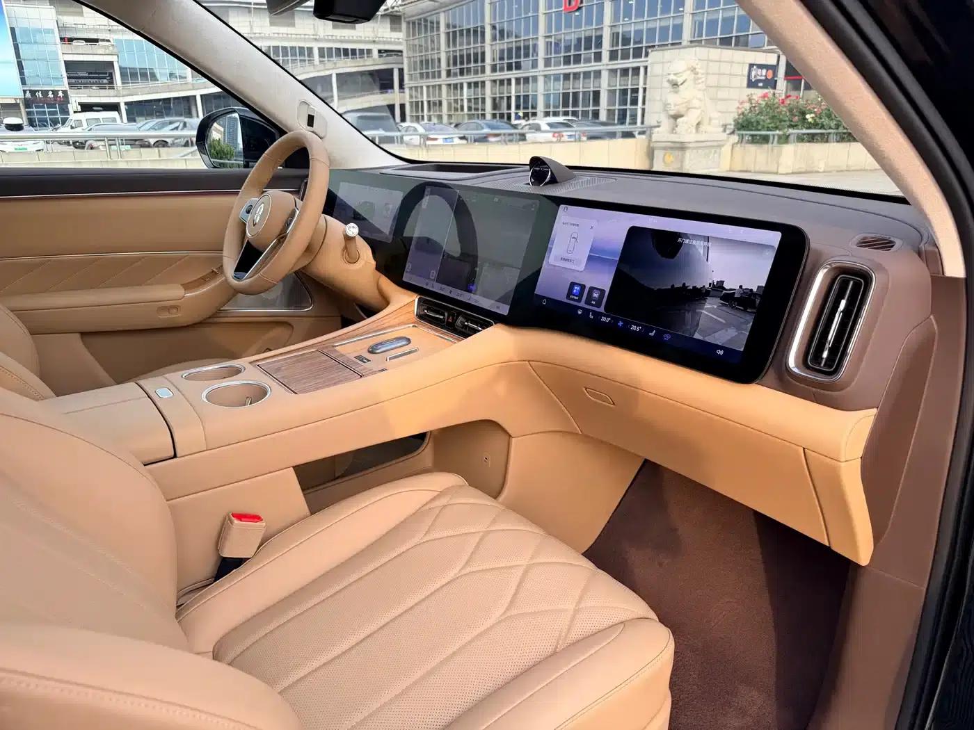 Wenjie M8 2025 Range Extended Ultra Edition 53.4kWh 6-Seat Version (192-line LiDAR) — миниатюра 16