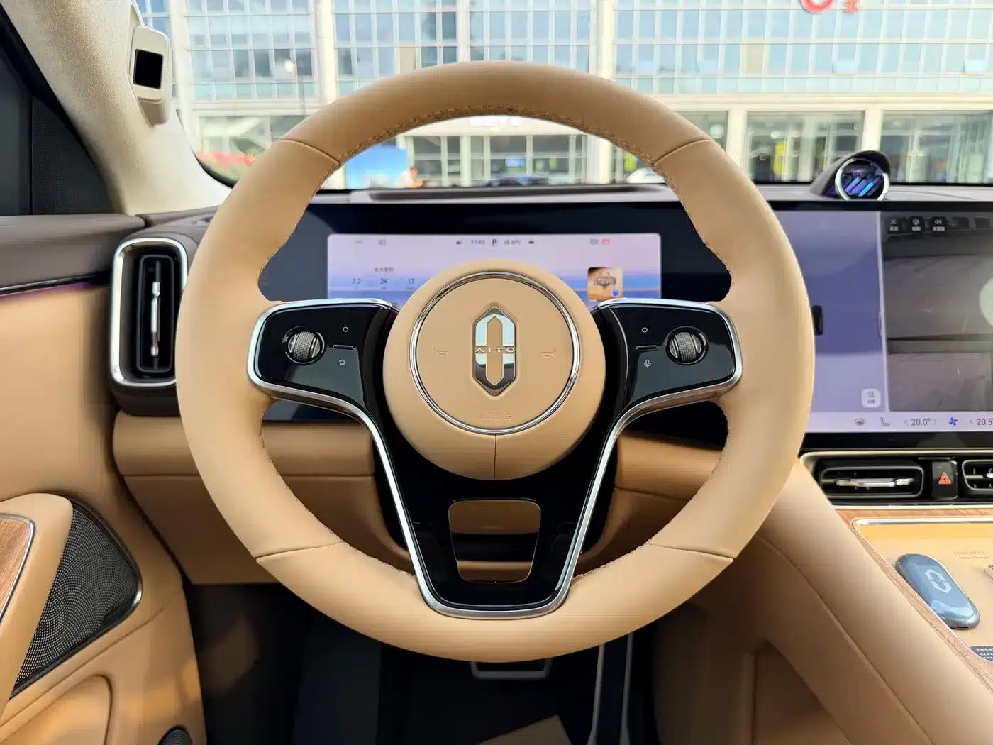 Wenjie M8 2025 Range Extended Ultra Edition 53.4kWh 6-Seat Version (192-line LiDAR) — миниатюра 19