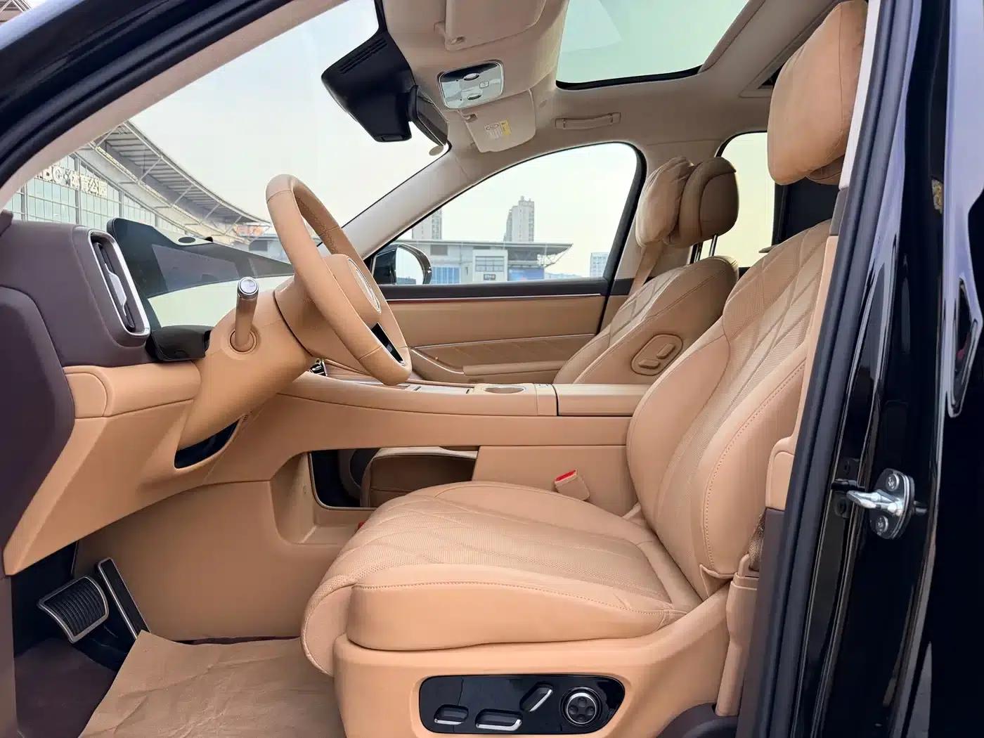 Wenjie M8 2025 Range Extended Ultra Edition 53.4kWh 6-Seat Version (192-line LiDAR) — миниатюра 10