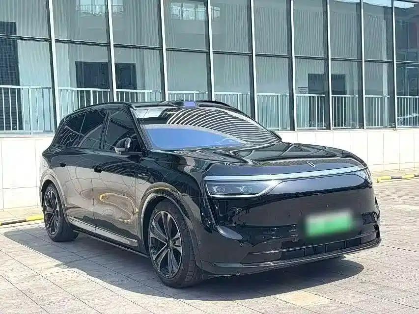Wenjie M8 2025 Extended Range Ultra Edition 53.4kWh 5-Seat Version (192-line LiDAR) — миниатюра 3