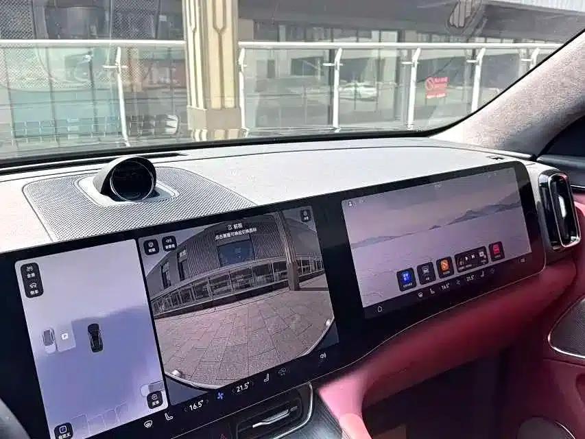 Wenjie M8 2025 Extended Range Ultra Edition 53.4kWh 5-Seat Version (192-line LiDAR) — миниатюра 4