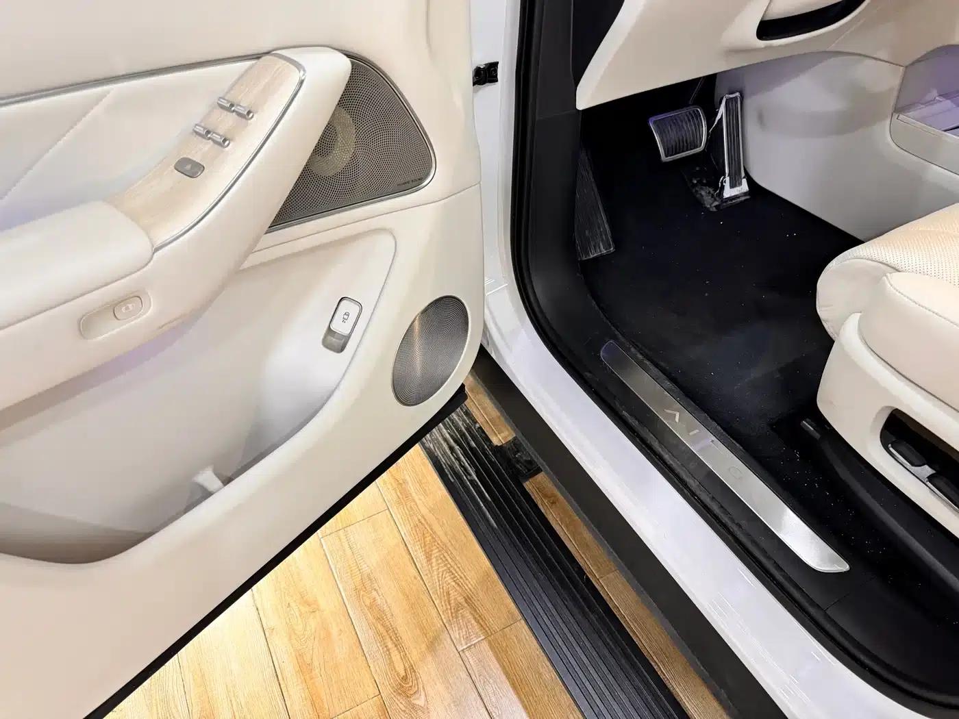 Wenjie M8 2025 Extended Range Max+ Version (53.4kWh, 5-seater, 192-line LiDAR) — миниатюра 11