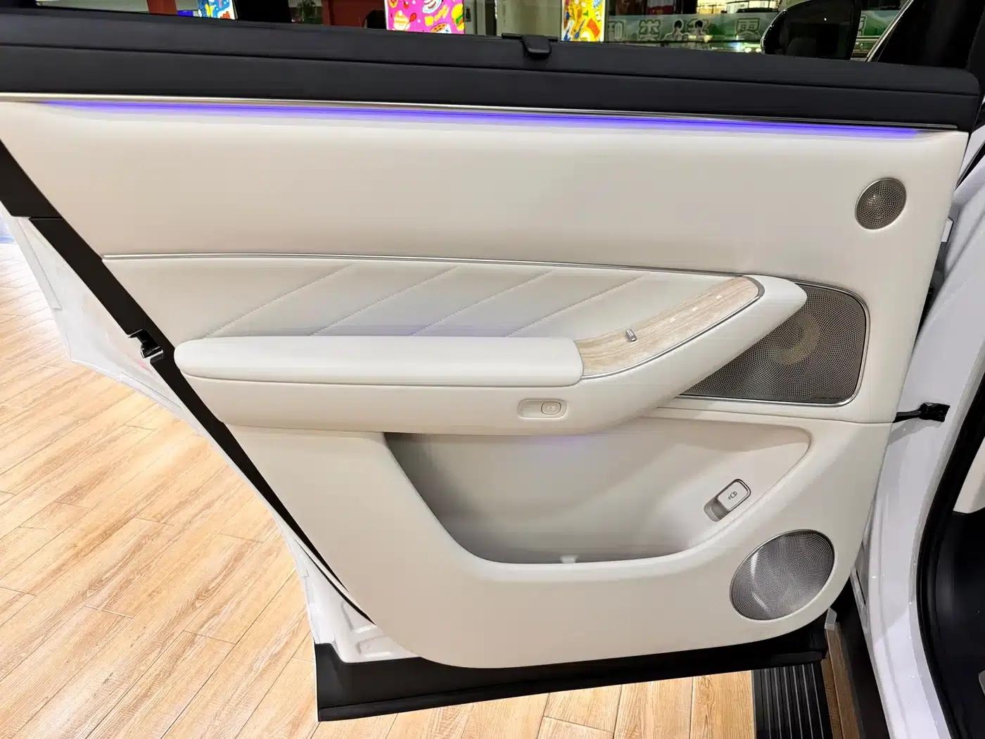 Wenjie M8 2025 Extended Range Max+ Version (53.4kWh, 5-seater, 192-line LiDAR) — миниатюра 14
