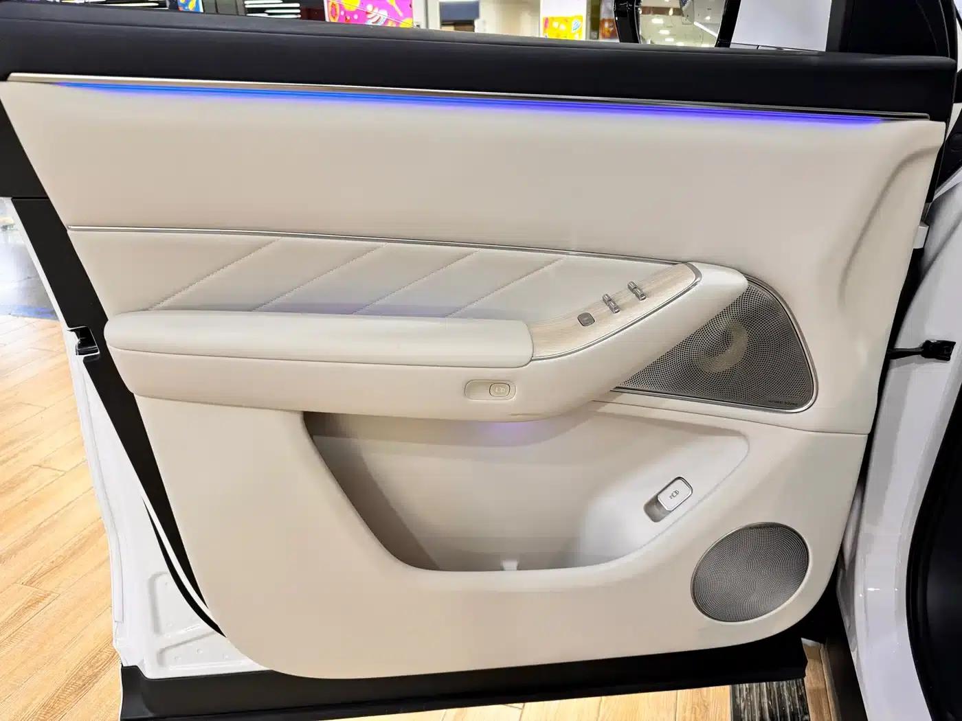 Wenjie M8 2025 Extended Range Max+ Version (53.4kWh, 5-seater, 192-line LiDAR) — миниатюра 10