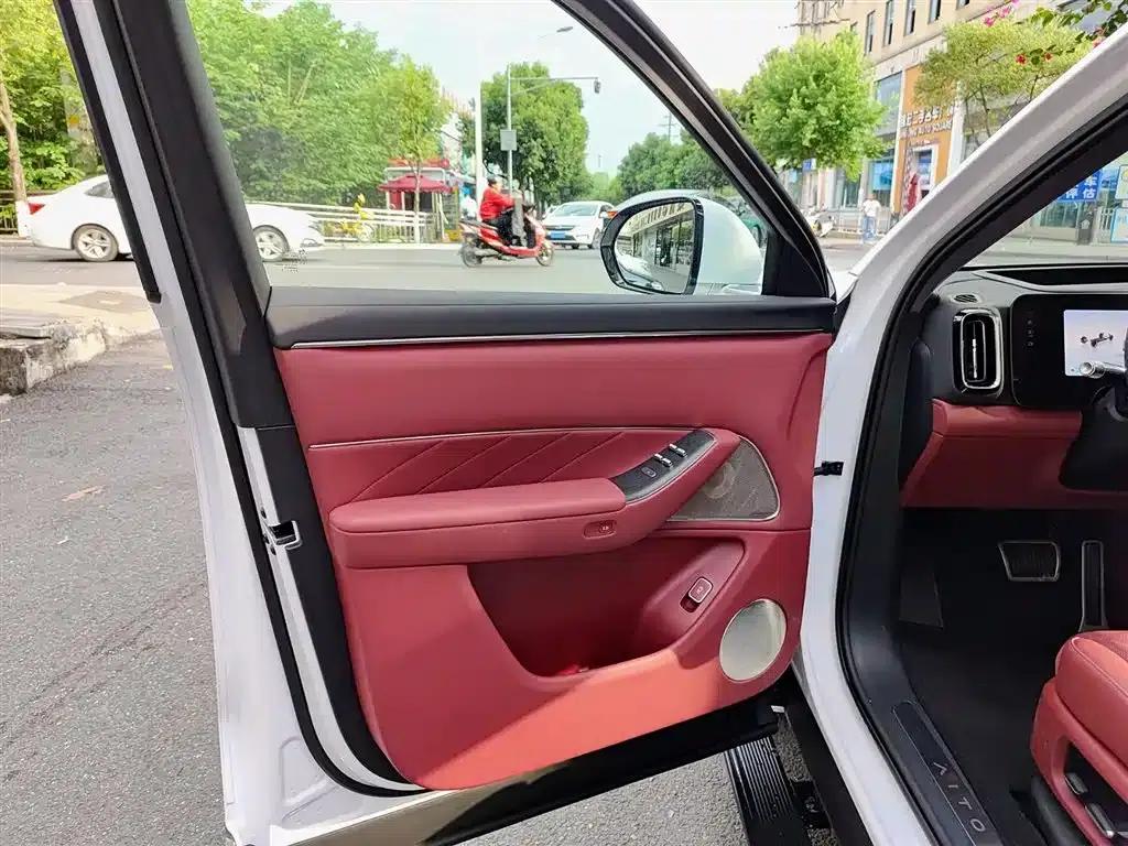 Wenjie M8 2025 Range Extended Ultra Edition 53.4kWh 6-Seat Version (192-line LiDAR) — миниатюра 6