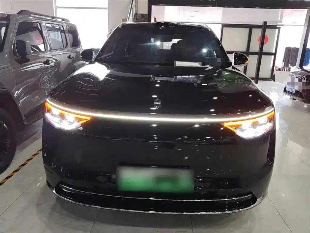 Wenjie M8 2025 Extended Range Max+ Version (53.4kWh, 6-seater, 192-line LiDAR) — миниатюра 3