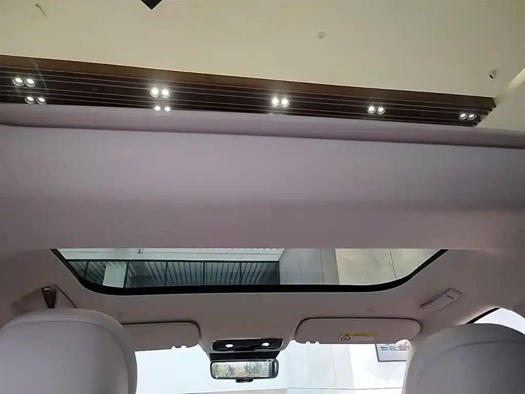 Wenjie M8 2025 Range Extended Max+ Version 53.4kWh 5-Seat Version (192-line LiDAR) — миниатюра 18