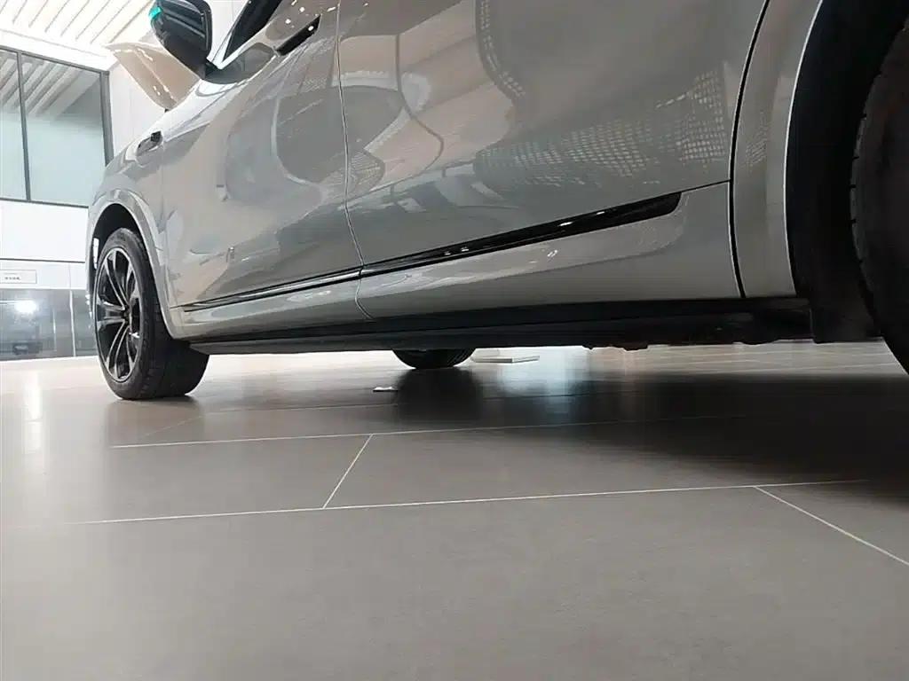 Wenjie M8 2025 Range Extended Max+ Version 53.4kWh 5-Seat Version (192-line LiDAR) — миниатюра 22