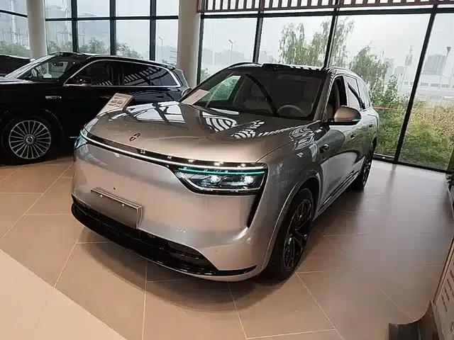 Wenjie M8 2025 Range Extended Max+ Version 53.4kWh 5-Seat Version (192-line LiDAR)