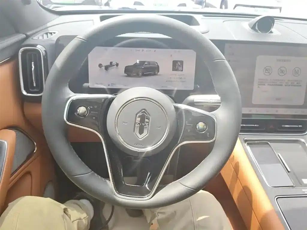 Wenjie M8 2025 Extended Range Max Edition 37kWh 5-Seat Version (192-line LiDAR) — миниатюра 11