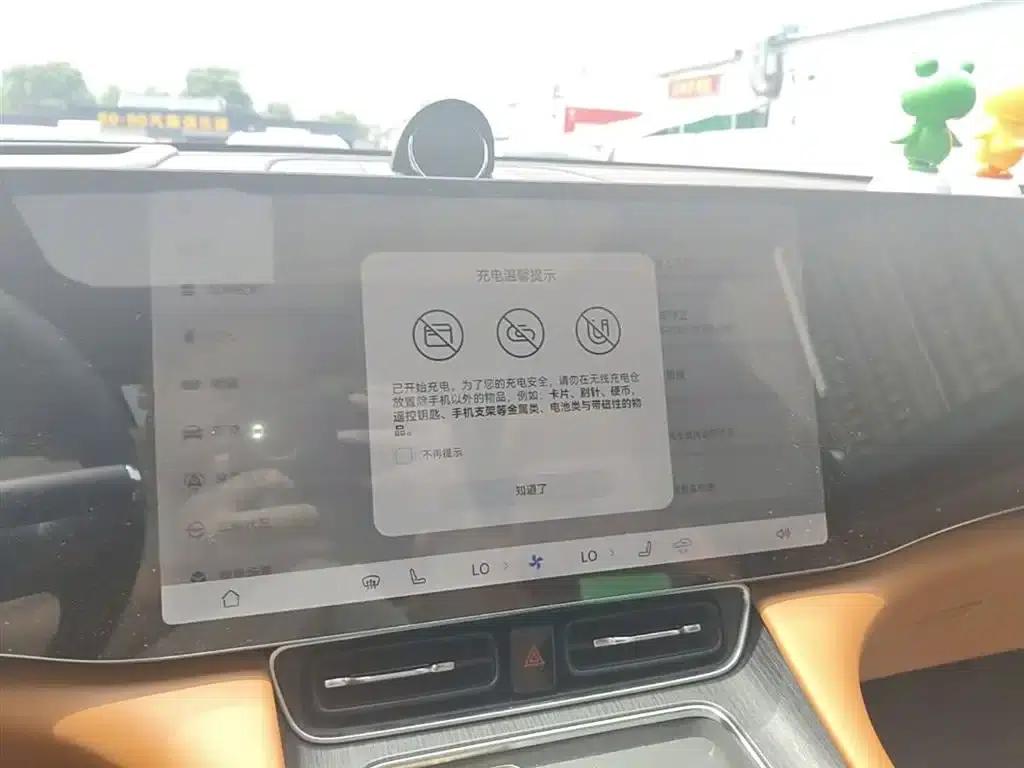 Wenjie M8 2025 Extended Range Max Edition 37kWh 5-Seat Version (192-line LiDAR) — миниатюра 13