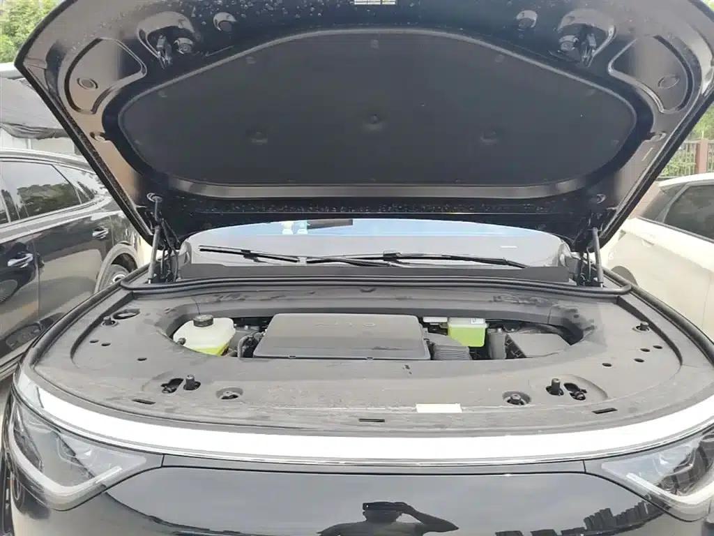Wenjie M8 2025 Extended Range Max Edition 37kWh 5-Seat Version (192-line LiDAR) — миниатюра 20