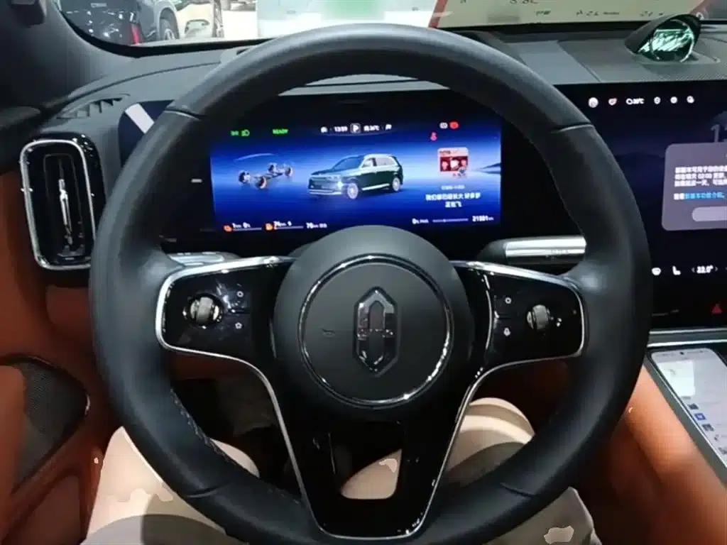 Wenjie M8 2025 Range Extended Ultra Edition 53.4kWh 6-Seat Version (192-line LiDAR) — миниатюра 11