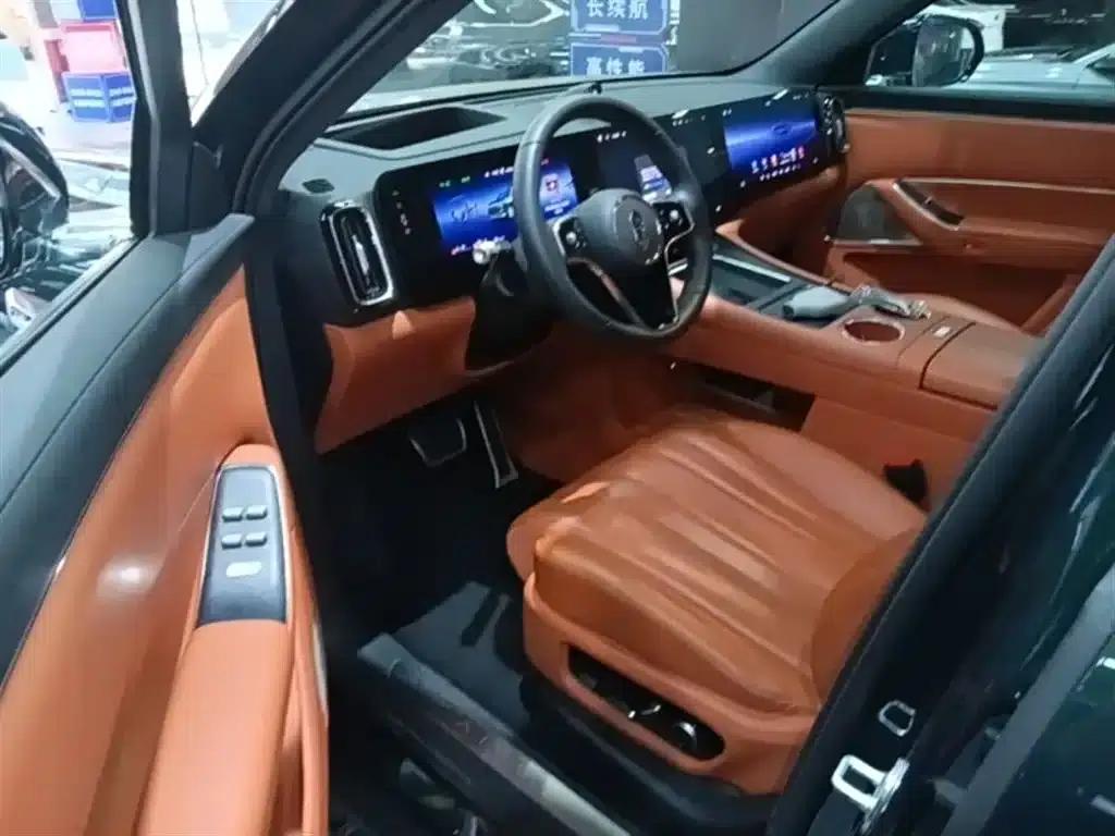 Wenjie M8 2025 Range Extended Ultra Edition 53.4kWh 6-Seat Version (192-line LiDAR) — миниатюра 16