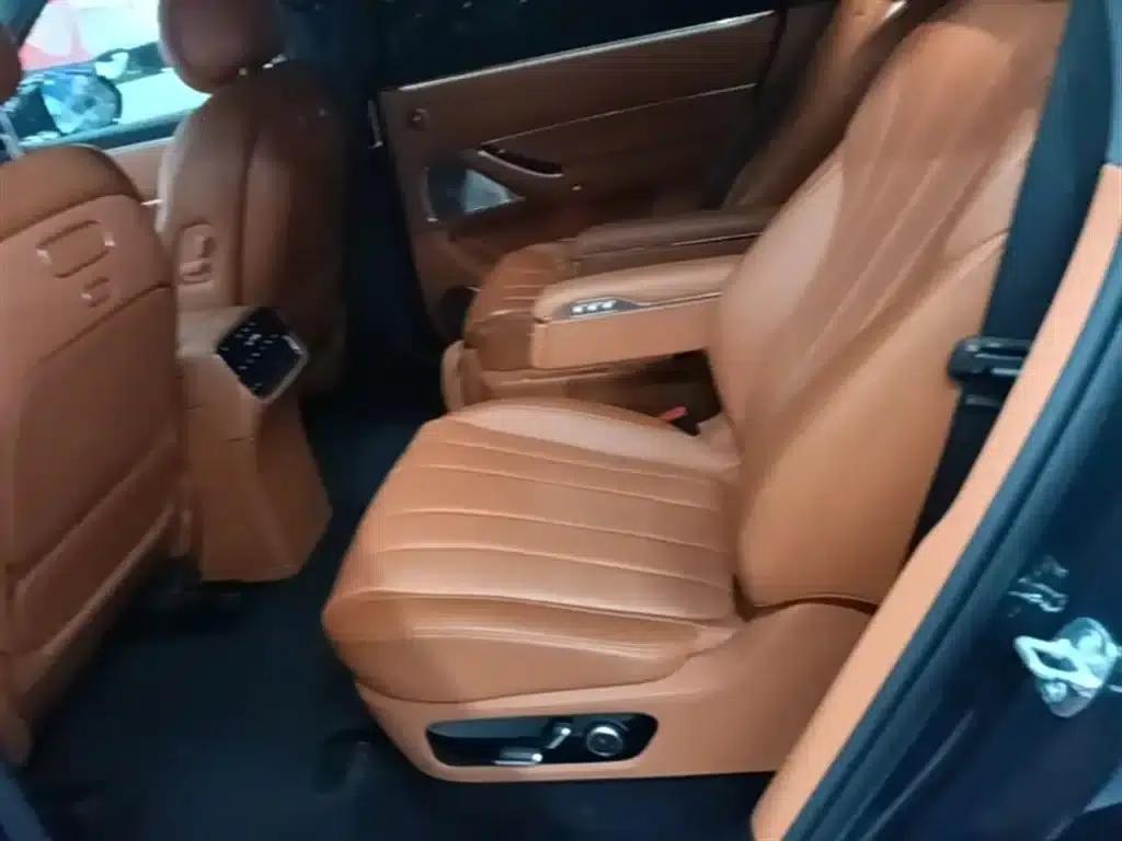 Wenjie M8 2025 Range Extended Ultra Edition 53.4kWh 6-Seat Version (192-line LiDAR) — миниатюра 17