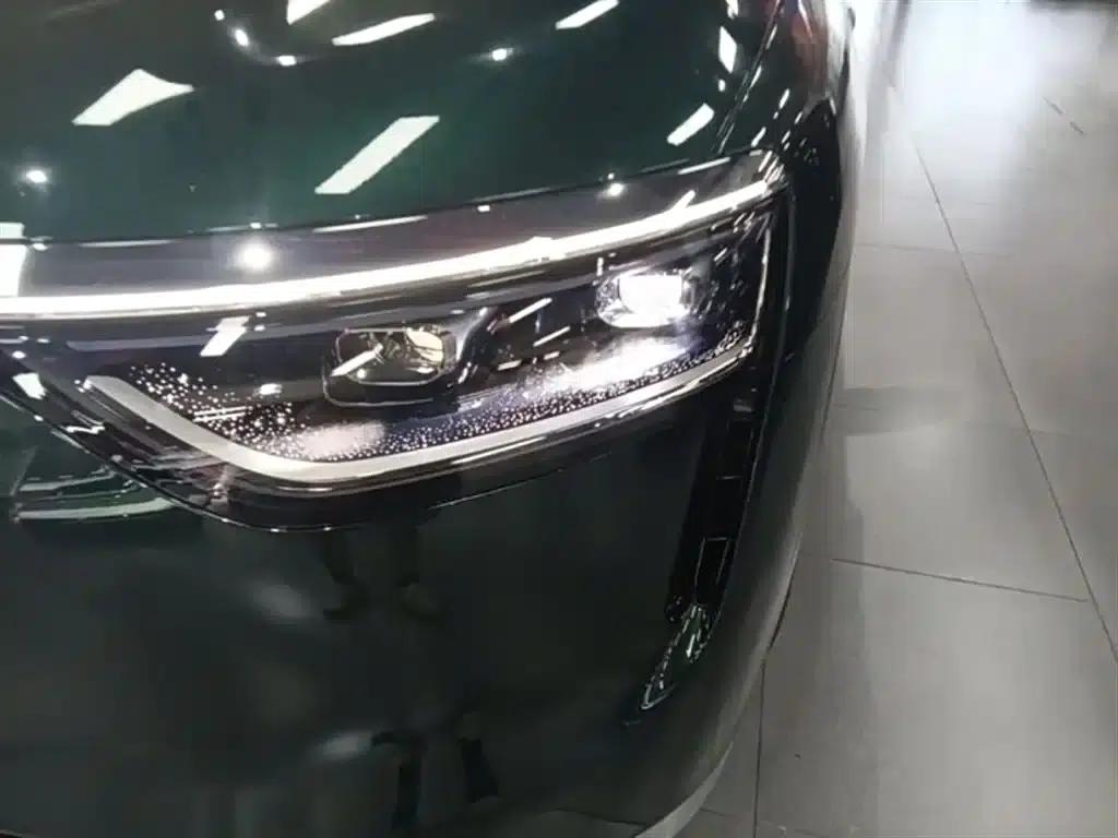 Wenjie M8 2025 Range Extended Ultra Edition 53.4kWh 6-Seat Version (192-line LiDAR) — миниатюра 24