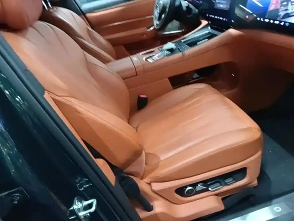 Wenjie M8 2025 Range Extended Ultra Edition 53.4kWh 6-Seat Version (192-line LiDAR) — миниатюра 25