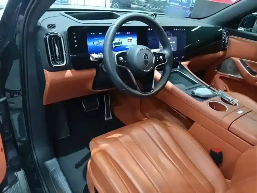 Wenjie M8 2025 Range Extended Ultra Edition 53.4kWh 6-Seat Version (192-line LiDAR) — миниатюра 10