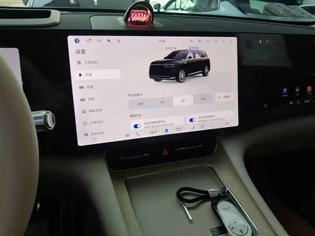 Wenjie M8 2025 Extended Range Max Edition 37kWh 6-Seater (192-line LiDAR) — миниатюра 13