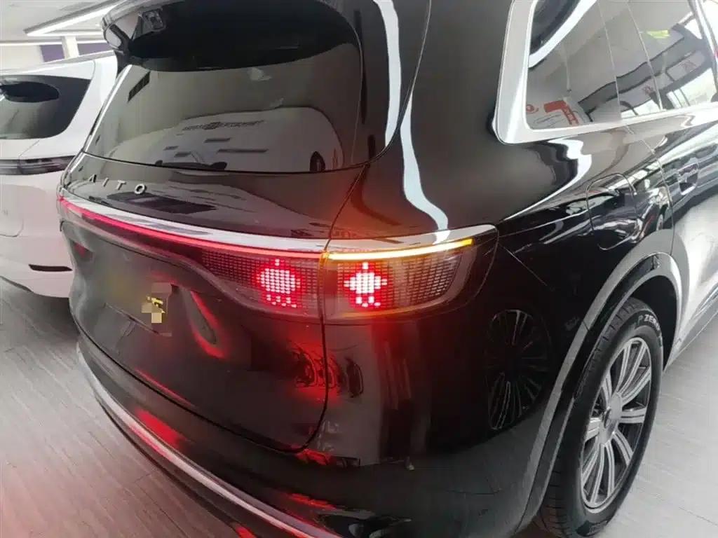 Wenjie M8 2025 Extended Range Max Edition 37kWh 6-Seater (192-line LiDAR) — миниатюра 6