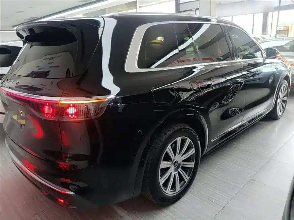 Wenjie M8 2025 Extended Range Max Edition 37kWh 6-Seater (192-line LiDAR) — миниатюра 7